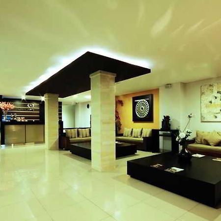 Gosyen Hotel Легиан Экстерьер фото