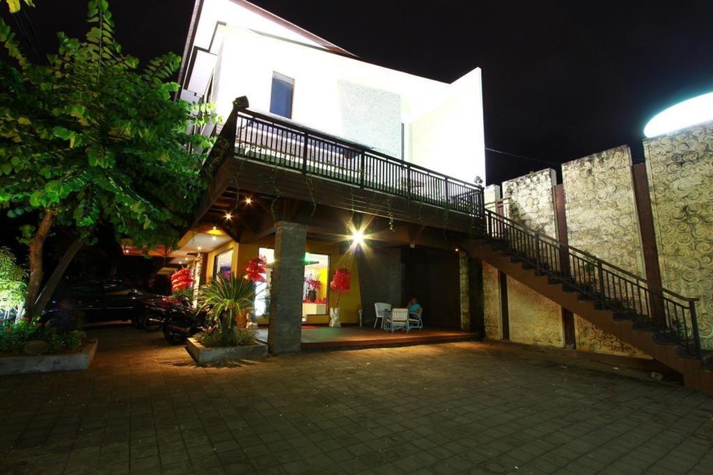 Gosyen Hotel Легиан Экстерьер фото