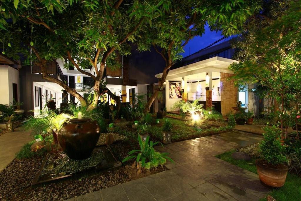 Gosyen Hotel Легиан Экстерьер фото