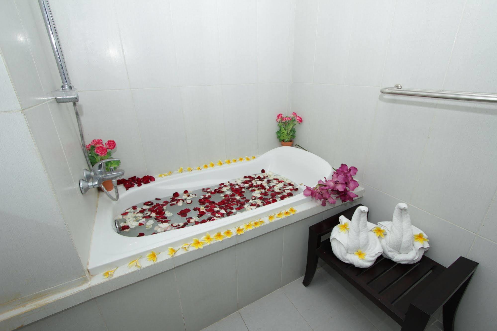 Gosyen Hotel Легиан Экстерьер фото